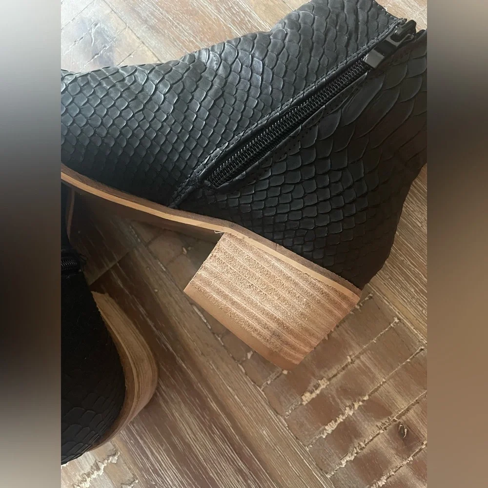 CCOCCI Black Faux Leather Python Snake Embossed Block Heel Ankle Zipper Bootie 7 - Picture 3 of 7